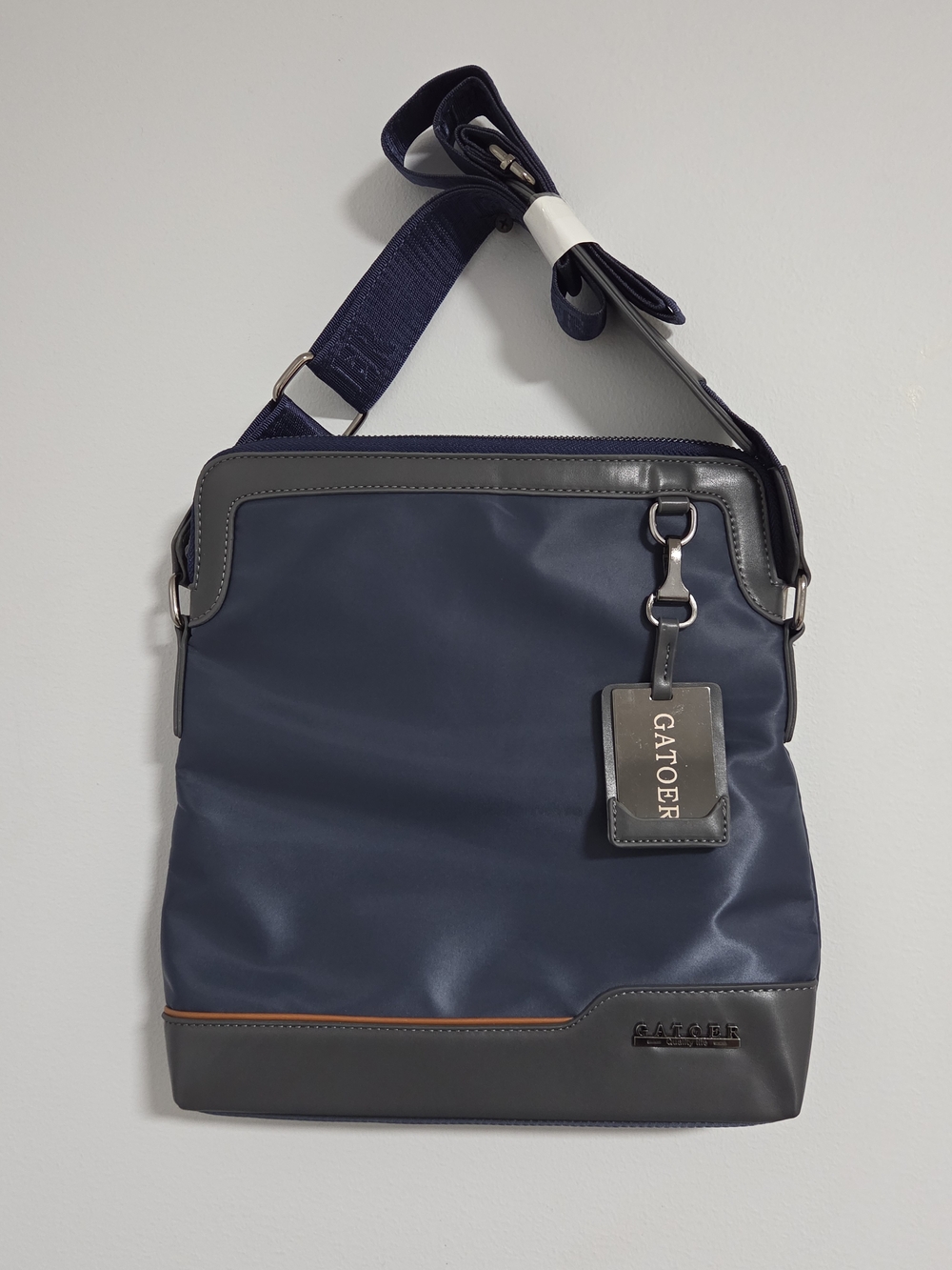 NWOT  GATOER  Navy Crossbody Messenger Bag for Men